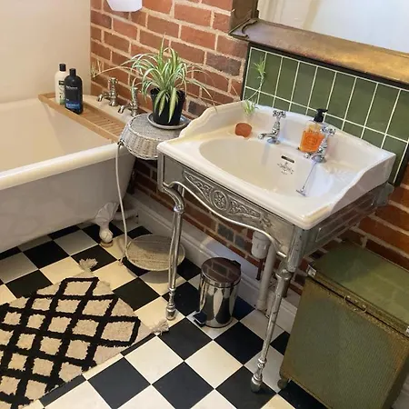 Lovely Room In Period Townhouse Winchester Exterior photo