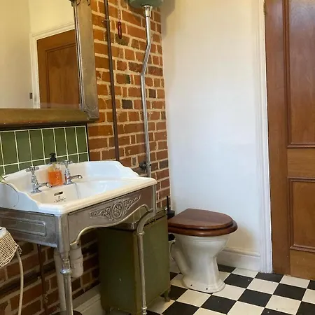 Lovely Room In Period Townhouse Winchester Exterior photo