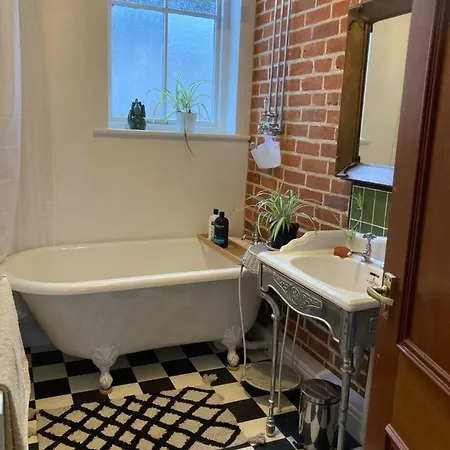 Lovely Room In Period Townhouse Winchester Exterior photo