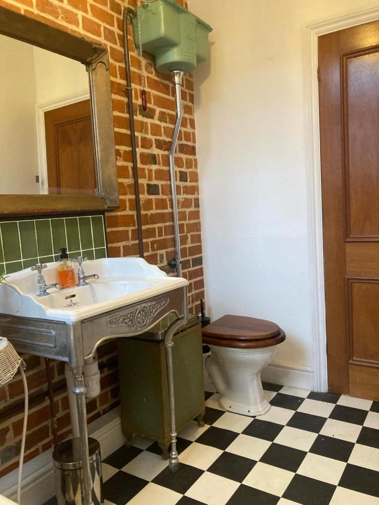 Lovely In Period Townhouse * Winchester