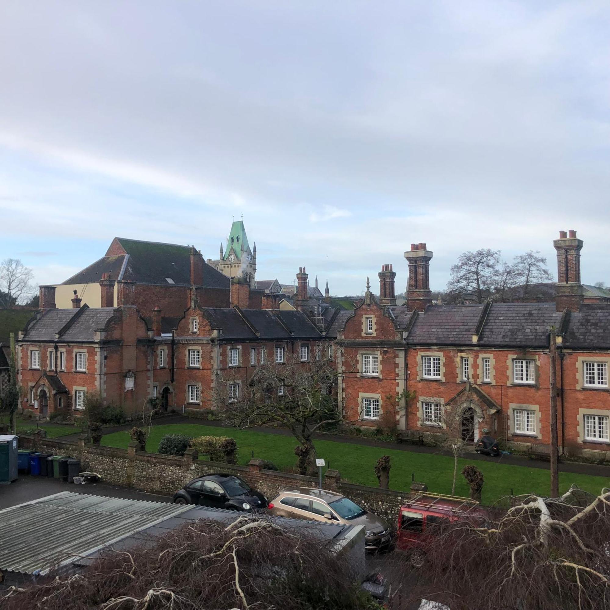 Lovely In Period Townhouse Winchester